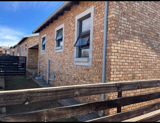 2 BEDROOM TOWNHOUSE FOR SALE IN GROBLERPARK